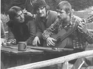 Śpiewanki przed szałasem (wiosna 1979) (14kB)